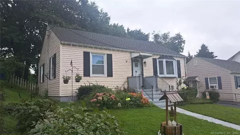 52 Winthrop Ave, Waterbury, CT 06706