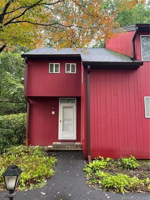 7 Lower Cmns #7, Woodbury, CT 06798