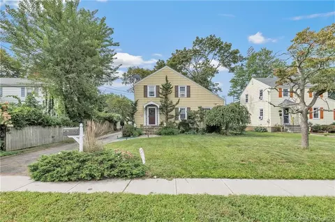 43 Glendale Rd, Stratford, CT 06614