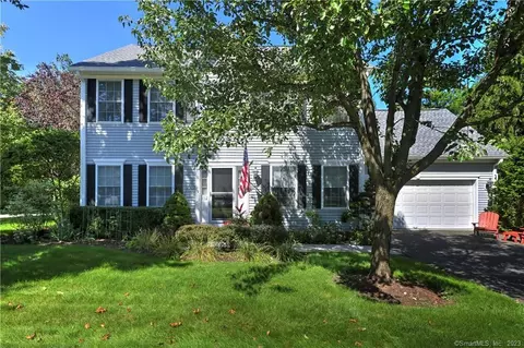 102 Silversmith Dr #102, Danbury, CT 06811