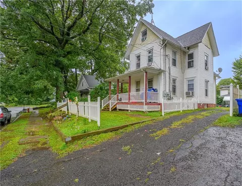 65 Meridian St, Meriden, CT 06451