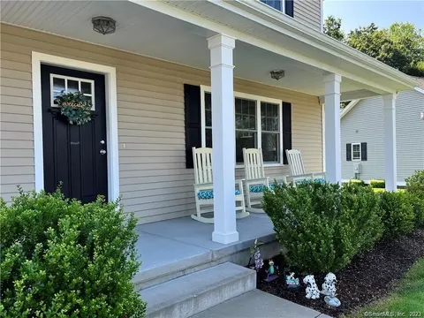 15 Old Village Cir, Windsor, CT 06095