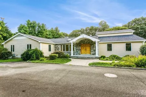 45 Wintergreen Dr, Easton, CT 06612