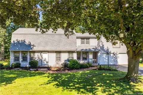 15 Ledgecrest Ter, Manchester, CT 06040