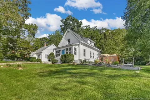 96 Walnut St, Seymour, CT 06483