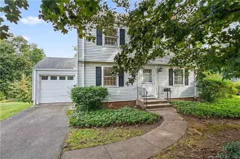 11 Hepburn Rd, Hamden, CT 06517