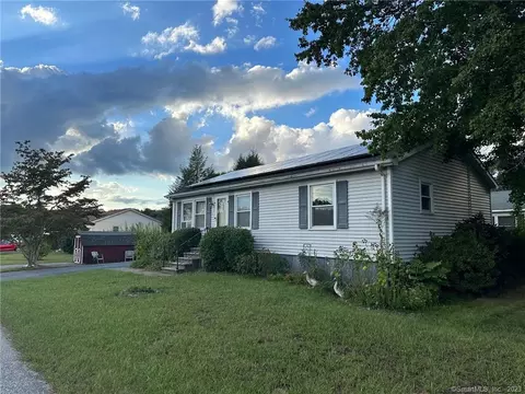 7 Connecticut Dr, Plainfield, CT 06374