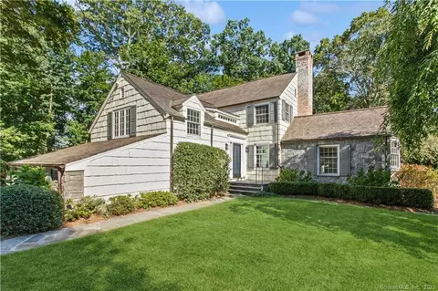 136 White Oak Rd, Fairfield, CT 06825