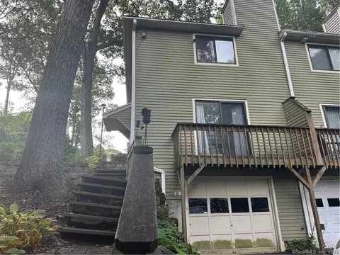40 Foxon Hill Rd #J36, New Haven, CT 06513
