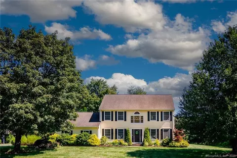 5 Trotters Gln, Farmington, CT 06032
