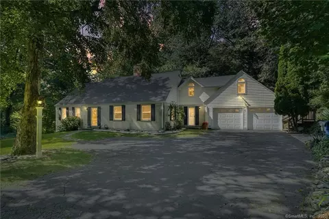 1525 Huntington Tpke, Trumbull, CT 06611