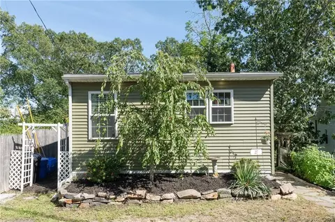 27 Cliff St, East Haven, CT 06512
