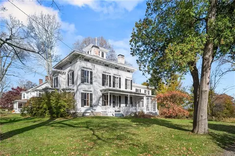 46 Main St, Newtown, CT 06470
