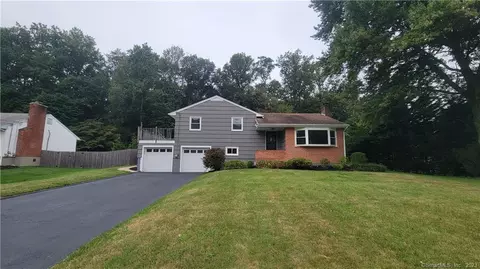 6 Hunters Ln, Norwalk, CT 06850