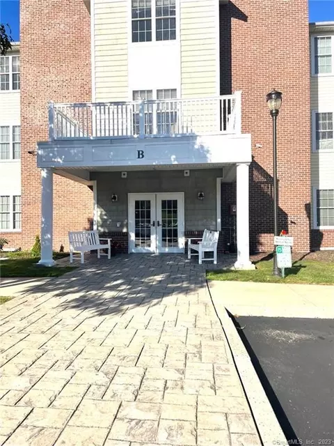 2590 Gold Star Hwy #218, Mystic, CT 06355