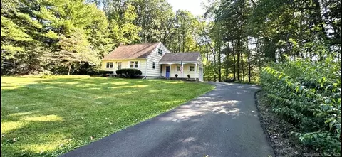 26 Squadron Line Rd, Simsbury, CT 06070