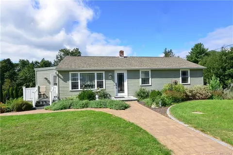 8 Linda Ln, North Grosvenor Dale, CT 06255