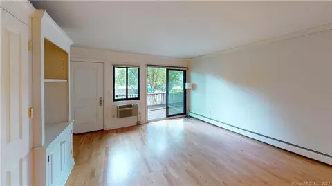 1465 E Putnam Ave #104, Greenwich, CT 06870