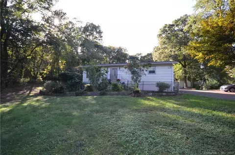 2771 Huntington Rd, Trumbull, CT 06611