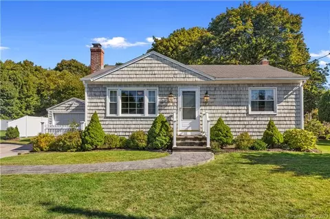 11 Mackenzie Rd, Waterford, CT 06385
