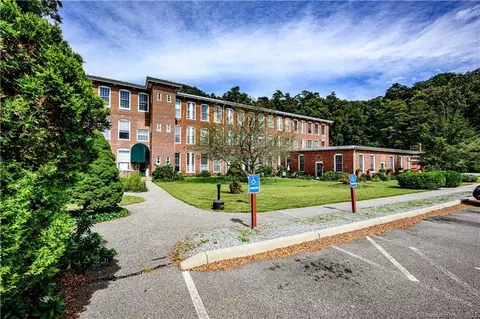 150 Yantic St #305, Norwich, CT 06360