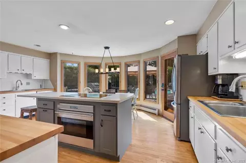 45 Stratton Dr, Cheshire, CT 06410