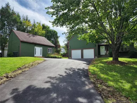 29 Hickory St, Plymouth, CT 06786