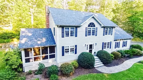 223 Killingworth Tpke, Clinton, CT 06413