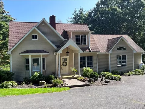 40 Sunset Rd, Bethlehem, CT 06751