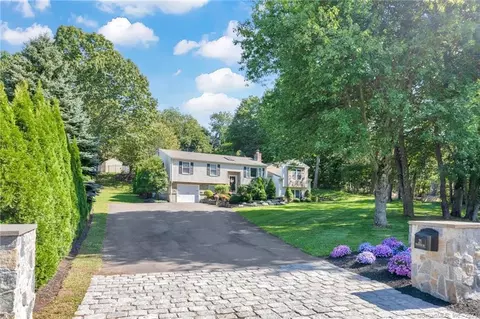 21 Weathers Rd, North Haven, CT 06473
