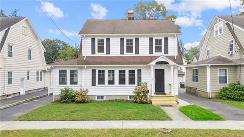 51 Arcadia Ave, Bridgeport, CT 06604