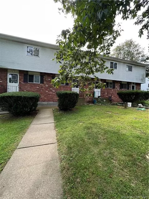 8 Walnut Dr #D, Uncasville, CT 06382