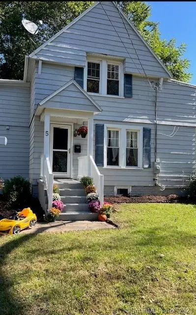 5 Washington Pl, Norwich, CT 06360