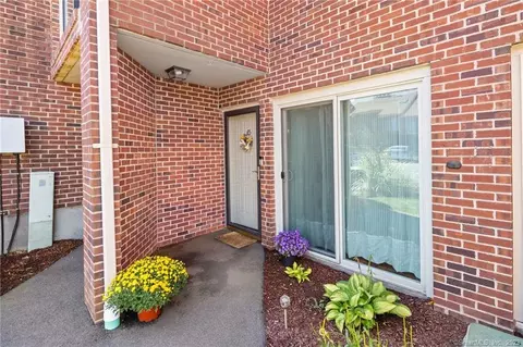 279 Redstone Hill Rd #45, Bristol, CT 06010