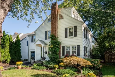 9 Arapahoe Rd, West Hartford, CT 06107