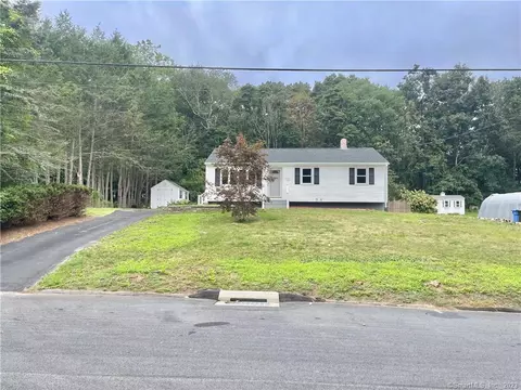 27 Knollcrest Rd, Norwich, CT 06360