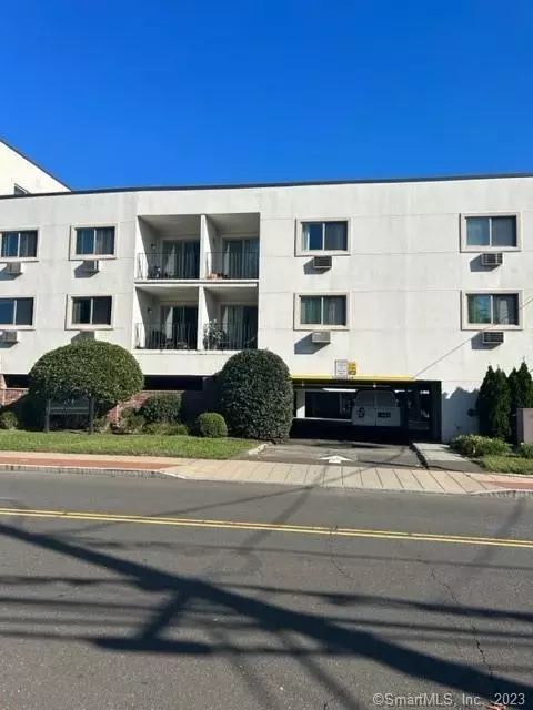 34 Crescent St #2E, Stamford, CT 06906