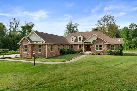 42 Oaklawn Dr, Barkhamsted, CT 06063
