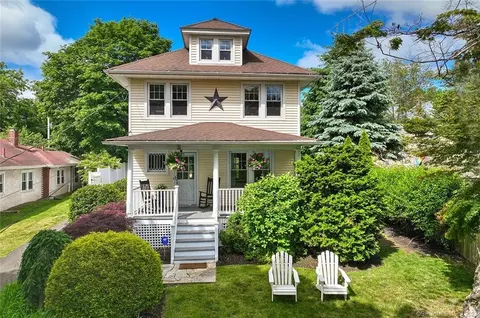 63 Round Hill Rd, Fairfield, CT 06824