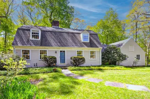 5 Dewal Ct, Norwalk, CT 06851