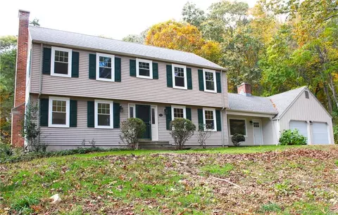 45 Coult Ln, Old Lyme, CT 06371