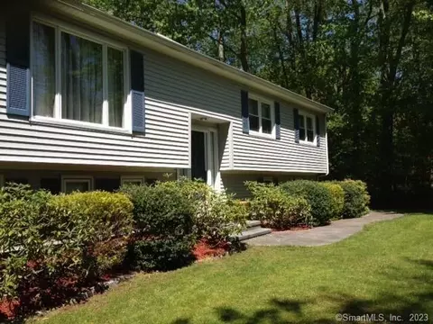 111 Thompson St, Shelton, CT 06484