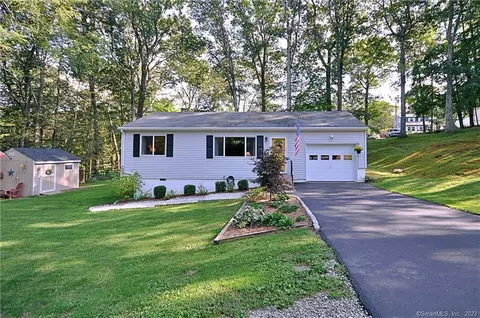 5 Locust Trl, Danbury, CT 06811