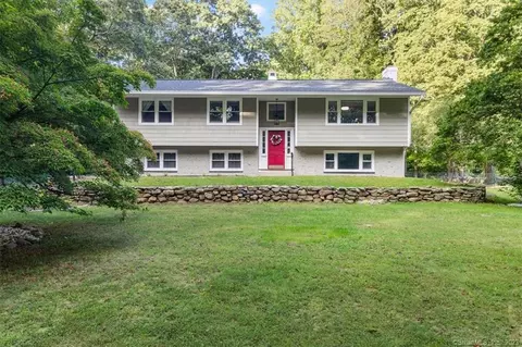 40 Browns Ln, Old Lyme, CT 06371