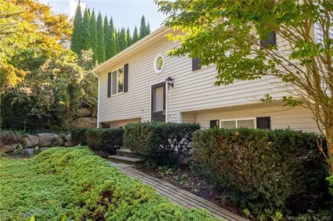 52 Farmington Ave, New London, CT 06320