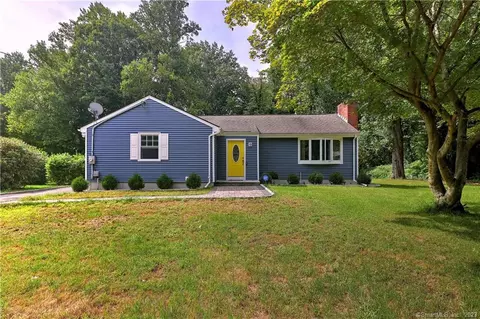 46 Robinwood Rd, Trumbull, CT 06611