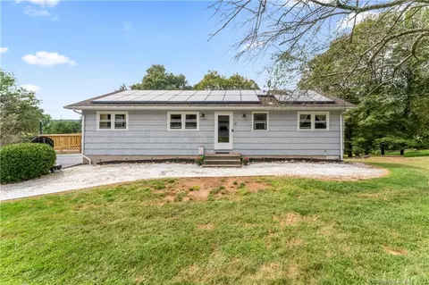 17 Lester Ln, New Milford, CT 06776
