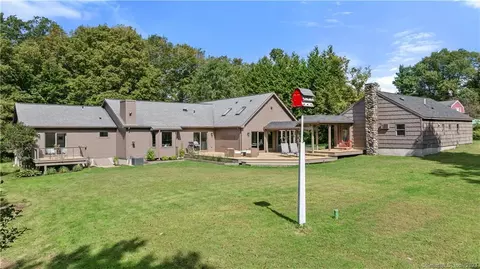 134 Chestnut Tree Hill Rd Ext, Oxford, CT 06478
