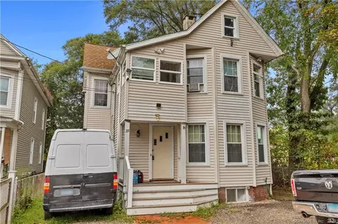 39 Hewitt Ct, Bridgeport, CT 06607