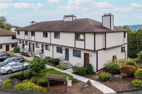 27 Crows Nest Ln #16F, Danbury, CT 06810